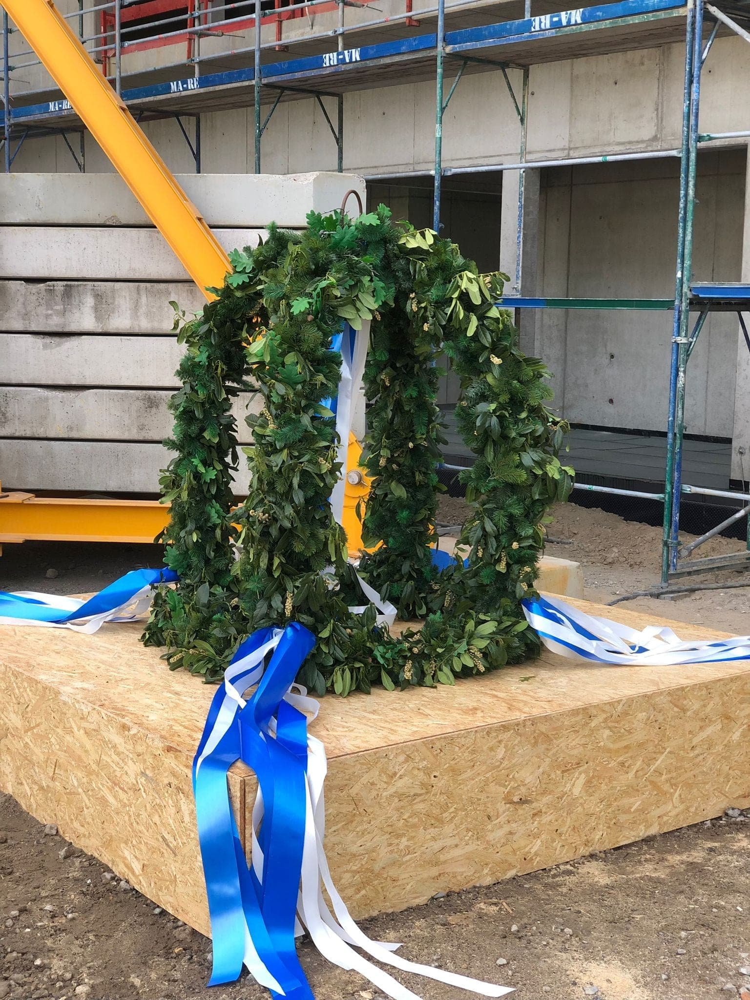 Richtkranz und florale Rauminstallation in Berlin