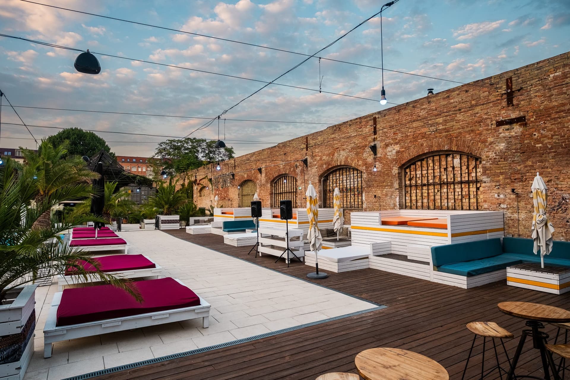 Eventfloristik Berlin – elegante Tischdekoration für Corporate Dinner von Elis Lambert